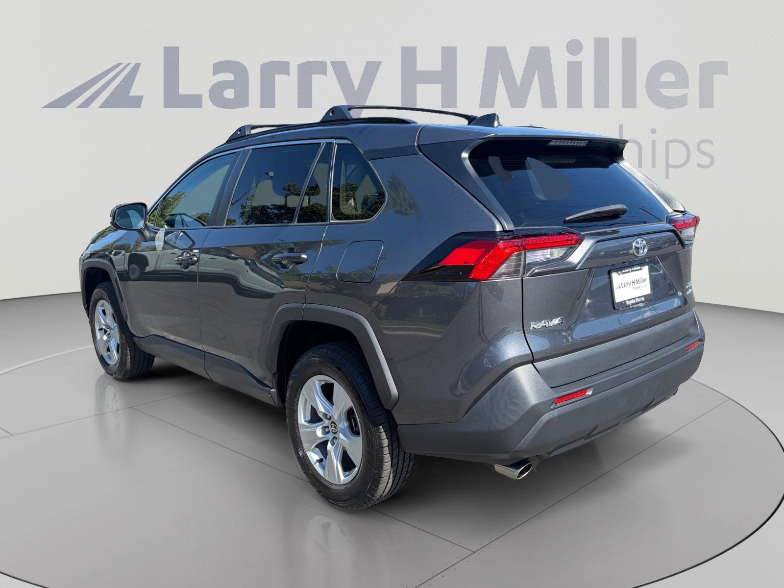 Used 2021 Toyota RAV4 XLE AWD/4WD image 3