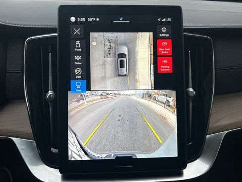 Used 2025 Volvo XC90 B5 Plus image 23