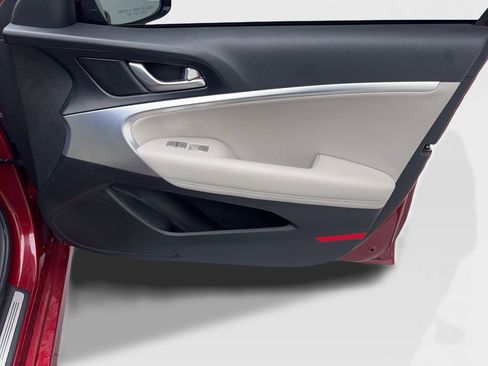 Used 2023 Genesis G70 2.0T image 49