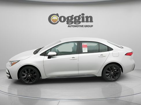 Used 2025 Toyota Corolla SE FWD image 5