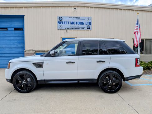 Used 2011 Land Rover Range Rover Sport Supercharged AWD/4WD image 3