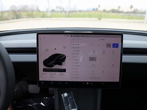 Used 2025 Tesla Model 3 Long Range image 18