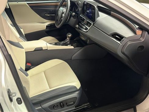 Certified 2023 Lexus ES 250 w/ Premium Package image 10
