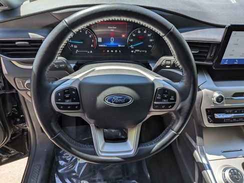Used 2022 Ford Explorer XLT w/ Equipment Group 202A AWD/4WD image 16