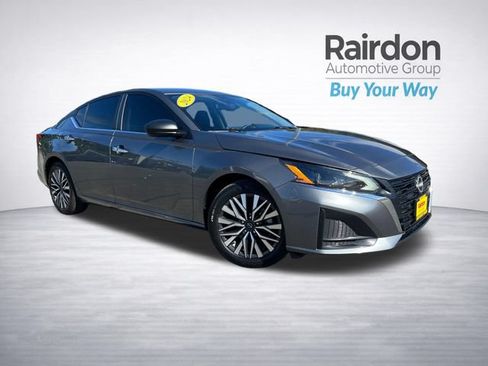 Used 2024 Nissan Altima 2.5 SV FWD image 1
