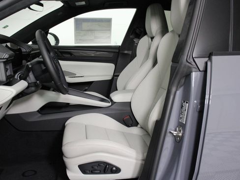 New 2025 Porsche Macan Turbo Electric image 5