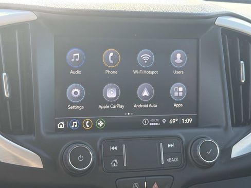 Used 2024 GMC Terrain SLT image 13