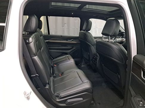 New 2025 Jeep Grand Cherokee L Limited w/ Luxury Tech Group II AWD/4WD image 15