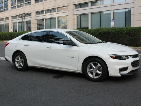 Used 2016 Chevrolet Malibu LS FWD image 2