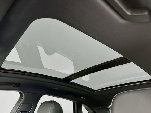 New 2026 Porsche Macan image 23