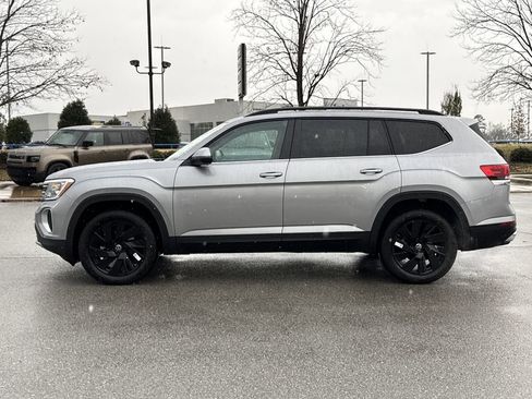 New 2026 Volkswagen Atlas SE FWD image 2