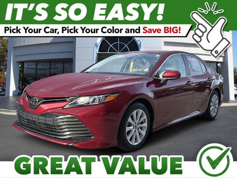 Used 2018 Toyota Camry LE FWD image 1