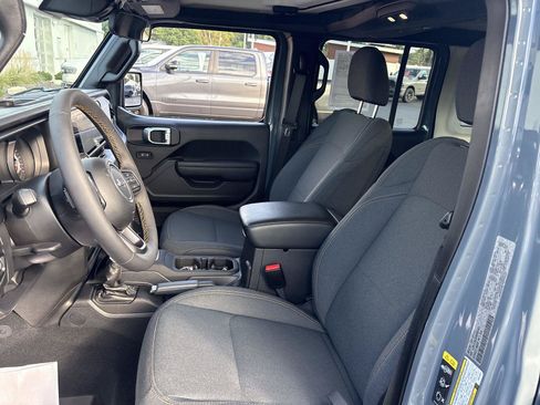 Used 2024 Jeep Wrangler Unlimited Sport AWD/4WD image 9