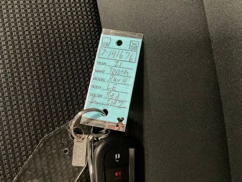 Used 2021 Toyota RAV4 LE image 34