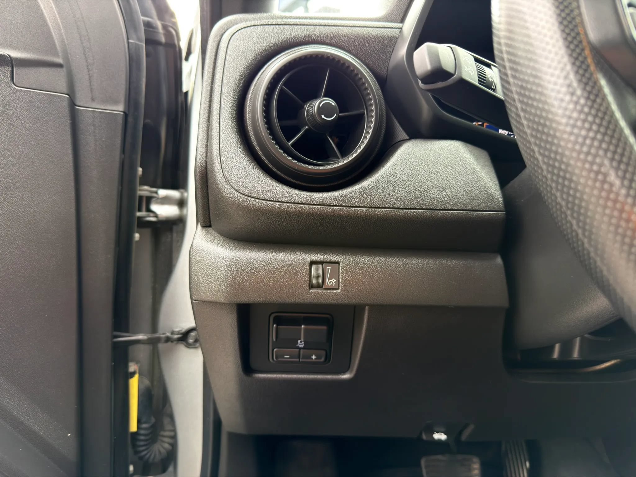 Used 2023 Chevrolet Colorado Trail Boss w/ Technology Package AWD/4WD image 33