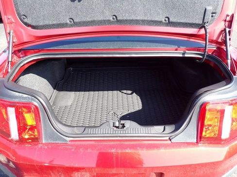 Used 2010 Ford Mustang GT Premium image 7