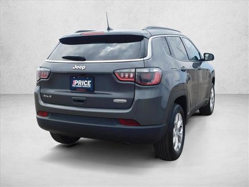 Used 2024 Jeep Compass Latitude AWD/4WD image 9