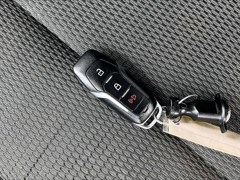 Used 2017 Ford Explorer XLT FWD image 12