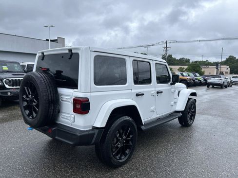 Used 2024 Jeep Wrangler Unlimited Sahara w/ Technology Group AWD/4WD image 3