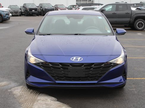 Used 2022 Hyundai Elantra Blue image 2