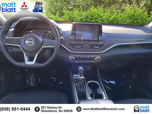 Used 2024 Nissan Altima 2.5 SV image 17