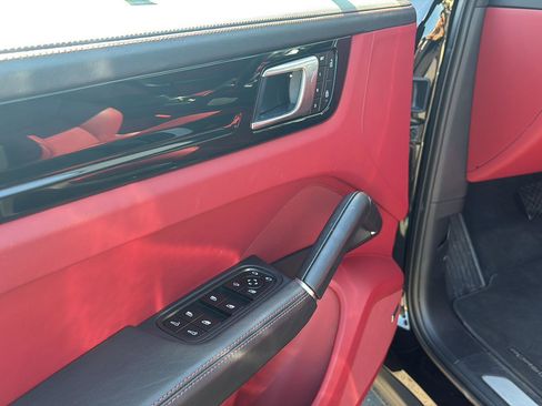 Used 2022 Porsche Cayenne image 27