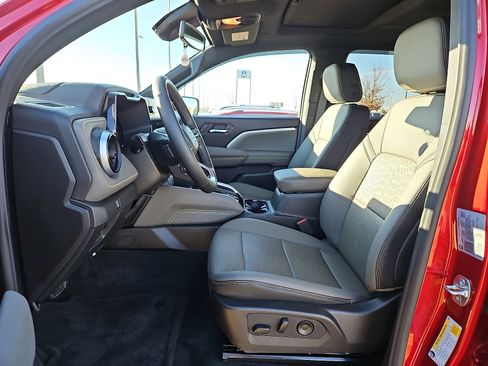 Used 2025 Chevrolet Colorado ZR2 w/ Technology Package image 12