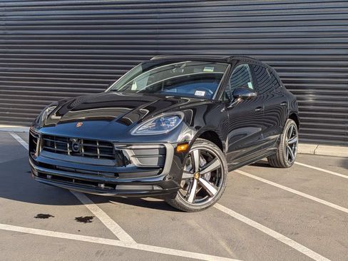 Certified 2026 Porsche Macan AWD/4WD image 1
