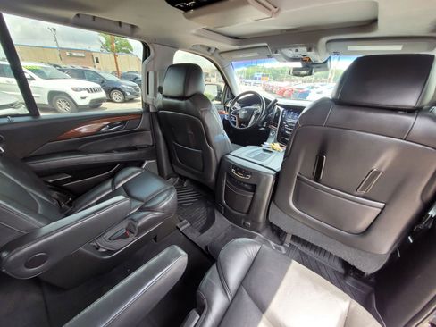 Used 2018 Cadillac Escalade Premium Luxury RWD image 19