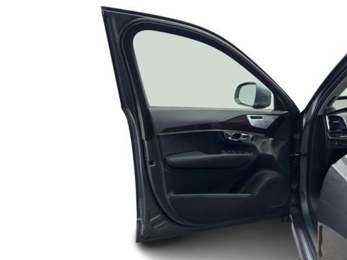 Used 2016 Volvo XC90 T6 Momentum w/ Momentum Plus Package image 10