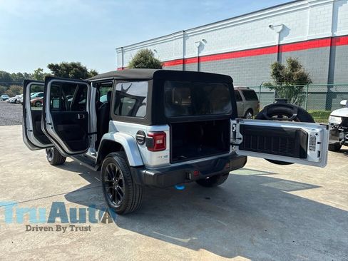 Used 2023 Jeep Wrangler Unlimited Sahara w/ Cold Weather Group AWD/4WD image 15