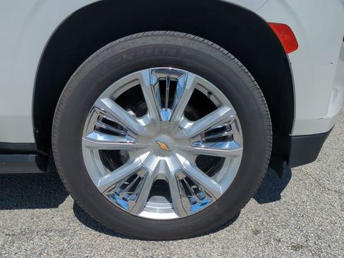 Used 2022 Chevrolet Tahoe High Country AWD/4WD image 11