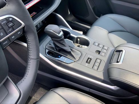 New 2026 Toyota Highlander XLE AWD/4WD image 10