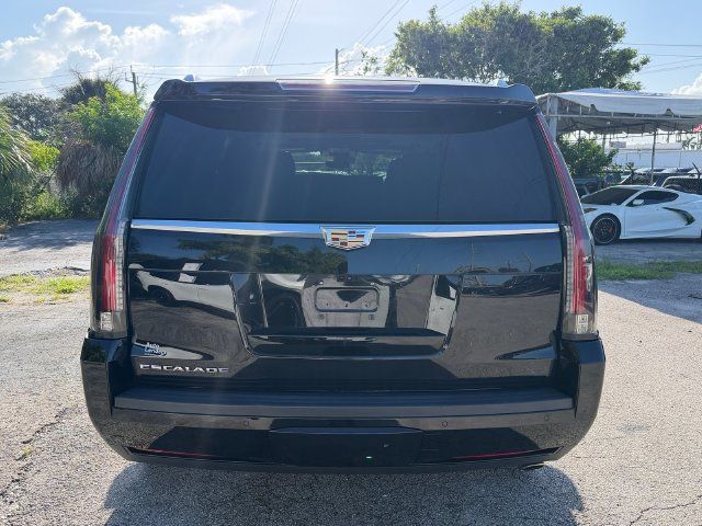 Used 2020 Cadillac Escalade Luxury AWD/4WD image 6