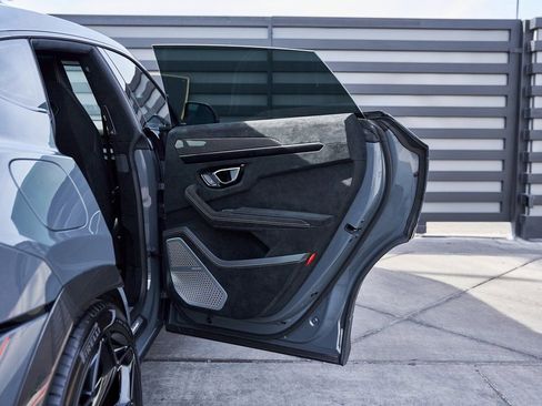 Used 2024 Lamborghini Urus Performante AWD/4WD image 30