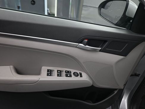 Used 2020 Hyundai Elantra SE FWD image 41