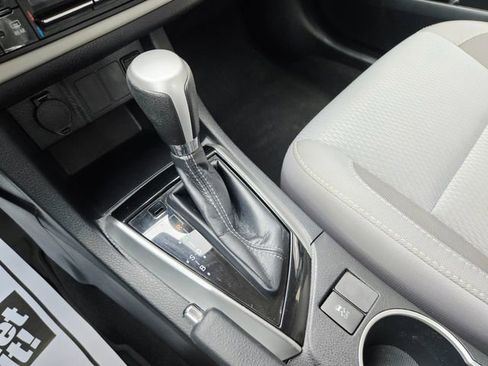 Used 2017 Toyota Corolla LE image 13