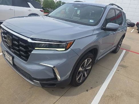 Used 2024 Honda Pilot Touring image 1