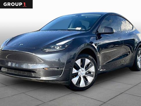 Used 2024 Tesla Model Y 2WD image 1