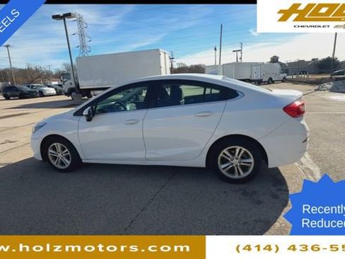 Used 2017 Chevrolet Cruze LT image 6