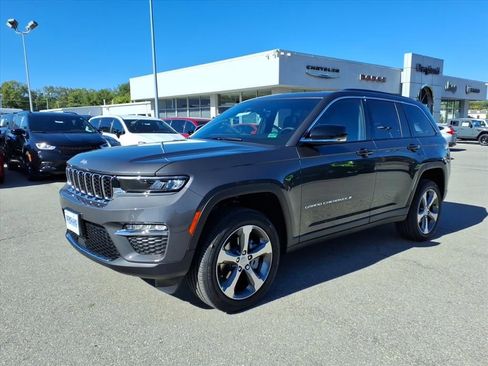 New 2025 Jeep Grand Cherokee Limited image 35