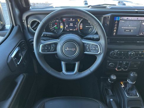 Used 2024 Jeep Wrangler Sahara image 15
