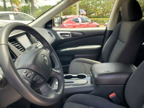 Used 2019 Nissan Pathfinder SV FWD image 16