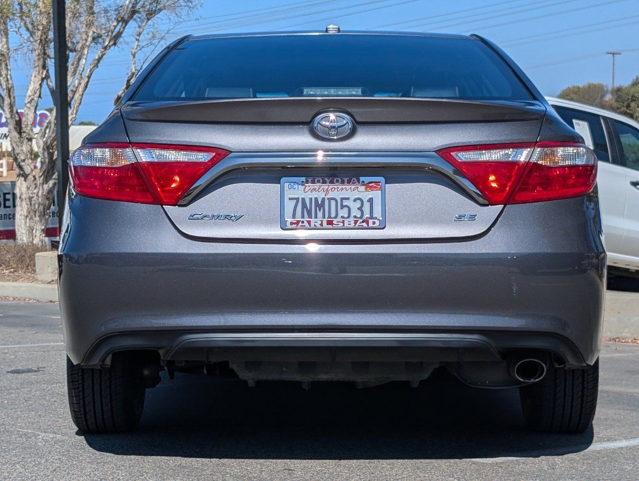 Used 2016 Toyota Camry SE w/ Moonroof Package FWD image 12