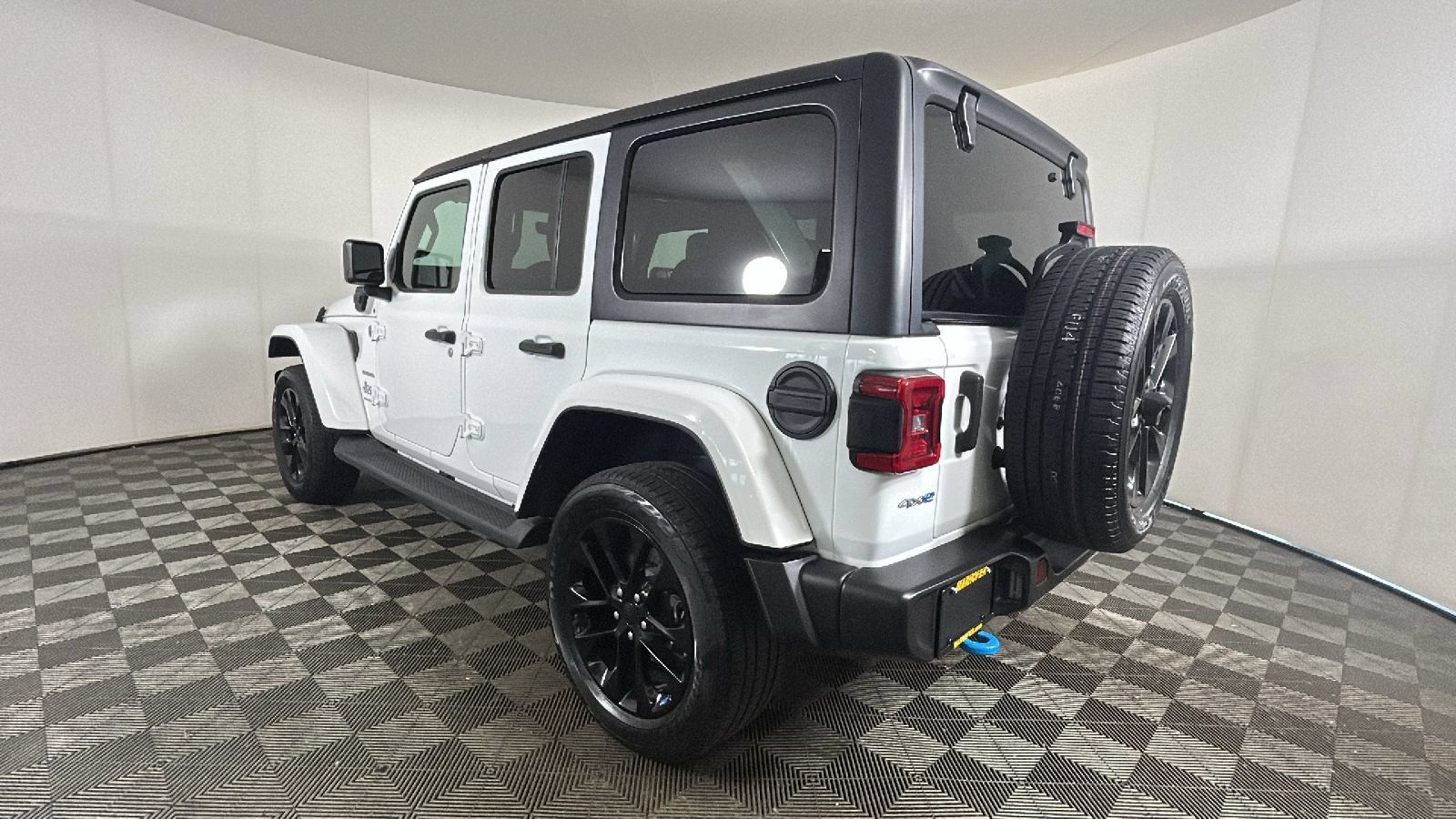 Used 2023 Jeep Wrangler Unlimited Sahara w/ Cold Weather Group AWD/4WD image 5