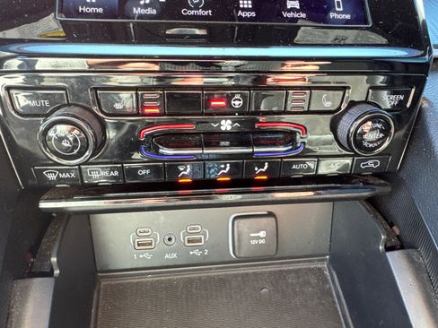 Used 2024 Jeep Grand Cherokee Altitude image 13