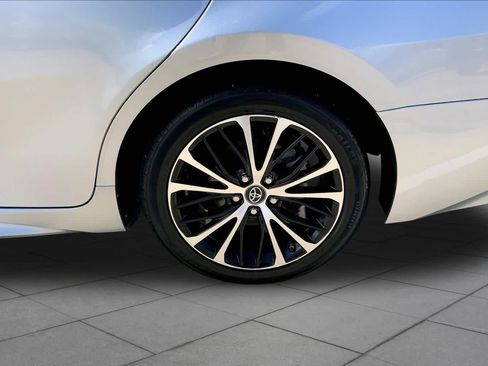 Used 2019 Toyota Camry SE FWD image 10