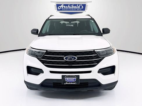 Used 2023 Ford Explorer XLT AWD/4WD image 2