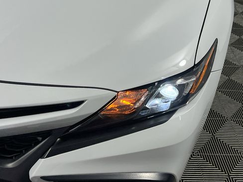 Used 2022 Toyota Camry SE image 11