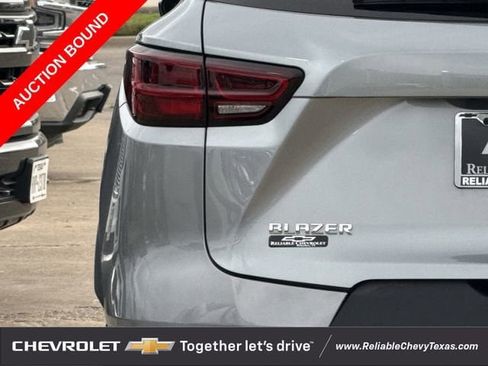 Used 2024 Chevrolet Blazer LT w/ Convenience Package FWD image 9